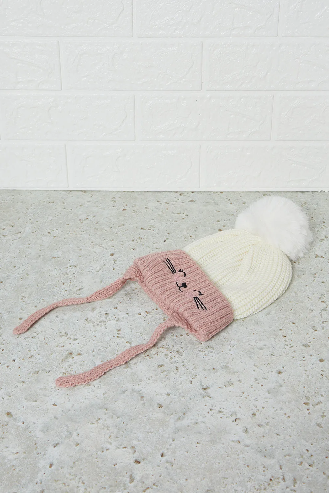 Girls White And Pink Embellished  Icecap Set Of ( 2 Piece)