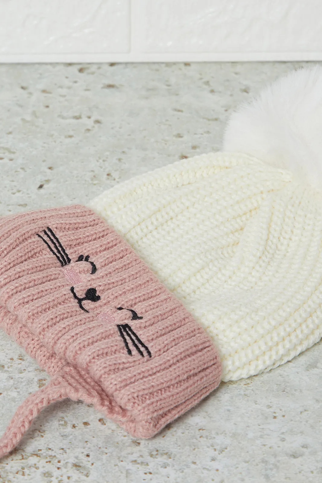 Girls White And Pink Embellished  Icecap Set Of ( 2 Piece)